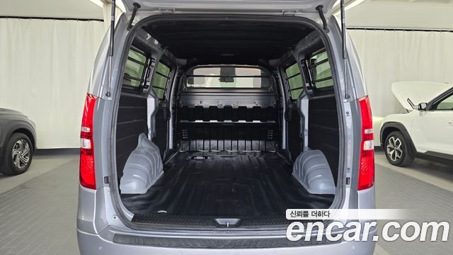 Hyundai Grand Starex Van 3-Seater Smart 2021 — фото 20