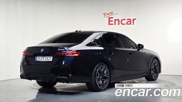 BMW 5 Series (G60) 530e M Sport Pro 2024 — фото 2