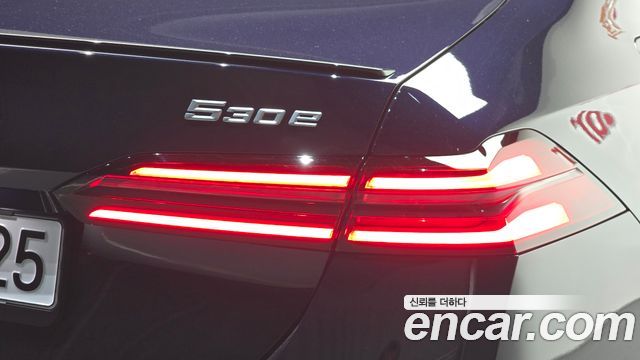 BMW 5 Series (G60) 530e M Sport Pro 2024 — фото 23