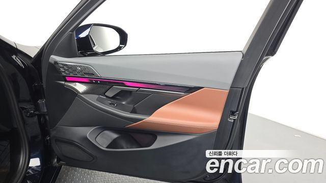 BMW 5 Series (G60) 530e M Sport Pro 2024 — фото 24