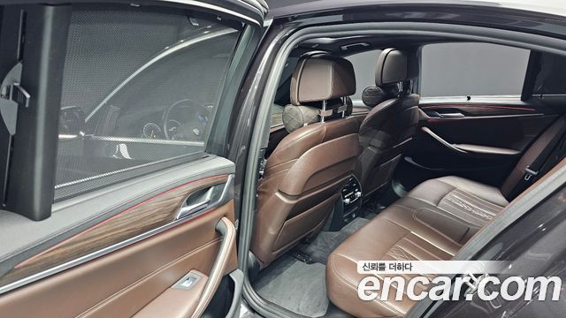 BMW 5 Series (G30) 520d xDrive M Sport Package Plus 2019 — фото 17