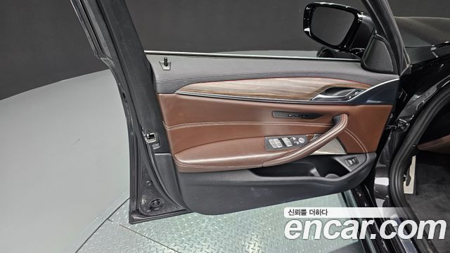 BMW 5 Series (G30) 520d xDrive M Sport Package Plus 2019 — фото 24
