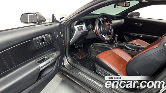 Ford Mustang GT Coupe 2016 — фото 10