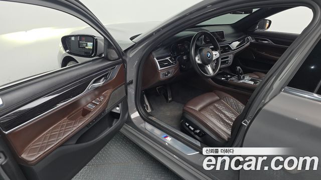 BMW 7 Series (G11) 745Le iPerformance M Sport 2021 — фото 10