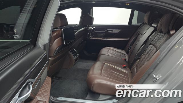 BMW 7 Series (G11) 745Le iPerformance M Sport 2021 — фото 12