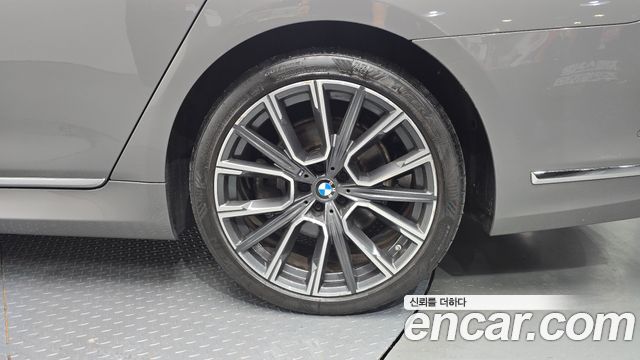 BMW 7 Series (G11) 745Le iPerformance M Sport 2021 — фото 21