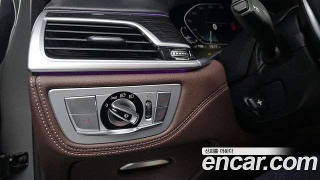 BMW 7 Series (G11) 745Le iPerformance M Sport 2021 — фото 28