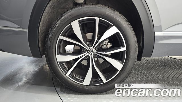 Volkswagen Atlas 2.0 TSI R-LINE 7-Seater 2025 — фото 5