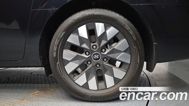 Hyundai Staria 4WD Lounge 9-Seater Inspiration 2022 — фото 21