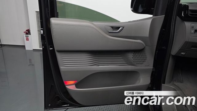 Hyundai Staria 4WD Lounge 9-Seater Inspiration 2022 — фото 25