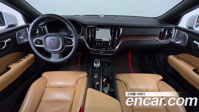 Volvo V60 Cross Country (II) B5 Ultimate AWD 2024 — фото 7
