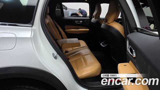 Volvo V60 Cross Country (II) B5 Ultimate AWD 2024 — фото 11