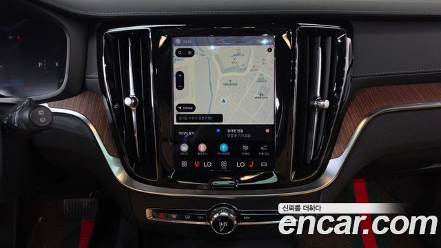 Volvo V60 Cross Country (II) B5 Ultimate AWD 2024 — фото 12