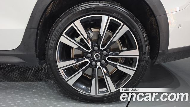 Volvo V60 Cross Country (II) B5 Ultimate AWD 2024 — фото 21