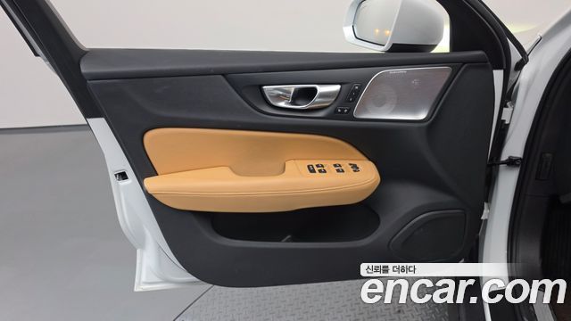Volvo V60 Cross Country (II) B5 Ultimate AWD 2024 — фото 24