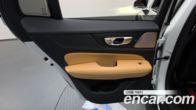 Volvo V60 Cross Country (II) B5 Ultimate AWD 2024 — фото 25
