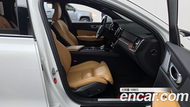 Volvo V60 Cross Country (II) B5 Ultimate AWD 2024 — фото 26