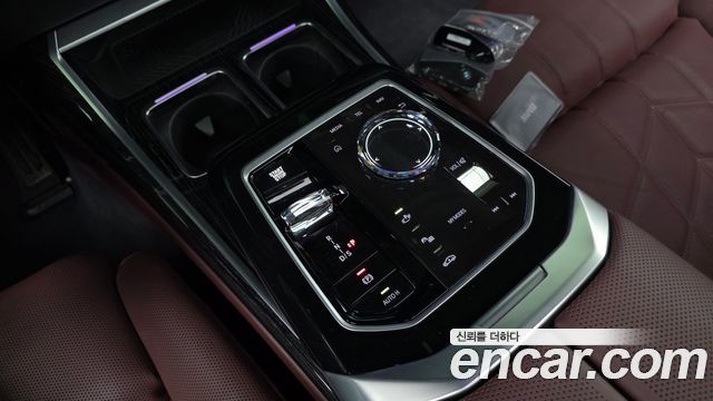 BMW 7 Series (G70) 740i xDrive M Sport Limited 2025 — фото 9