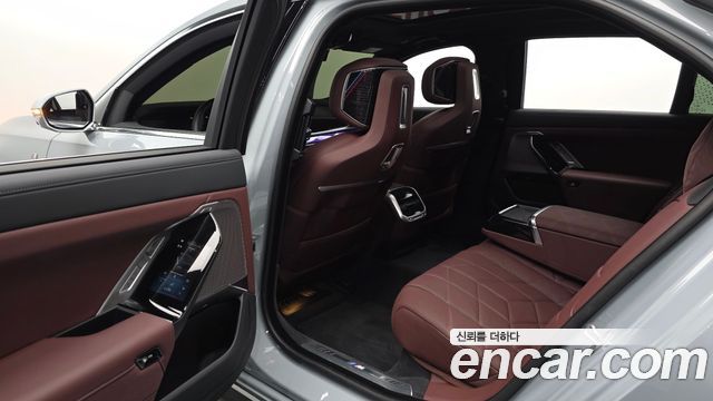 BMW 7 Series (G70) 740i xDrive M Sport Limited 2025 — фото 26