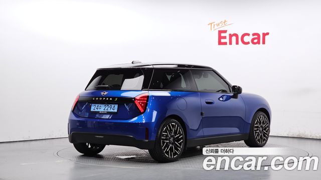 MINI Cooper Electric (IV) SE Favoured 2024 — фото 2