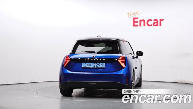 MINI Cooper Electric (IV) SE Favoured 2024 — фото 4