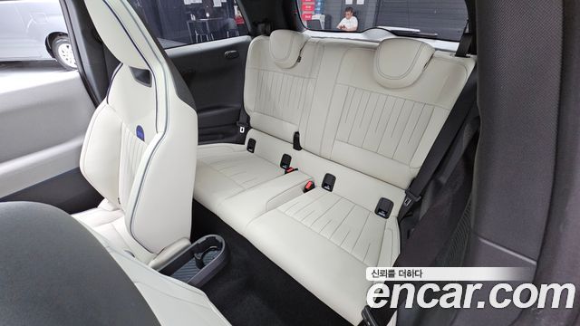 MINI Cooper Electric (IV) SE Favoured 2024 — фото 12