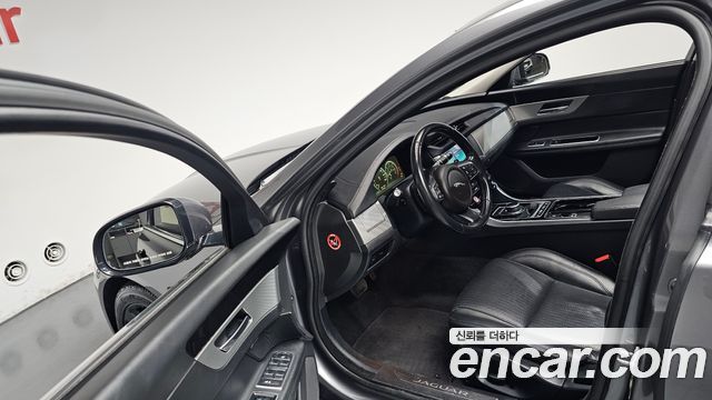 Jaguar XF (X260) 20d Prestige 2017 — фото 10