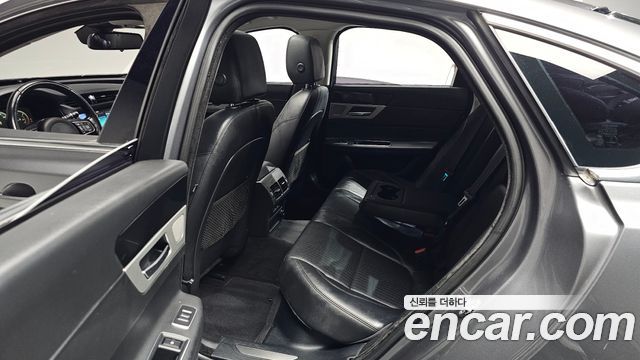 Jaguar XF (X260) 20d Prestige 2017 — фото 11
