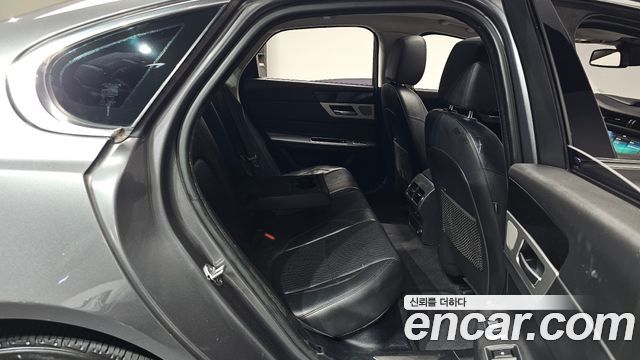 Jaguar XF (X260) 20d Prestige 2017 — фото 12