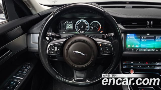 Jaguar XF (X260) 20d Prestige 2017 — фото 13