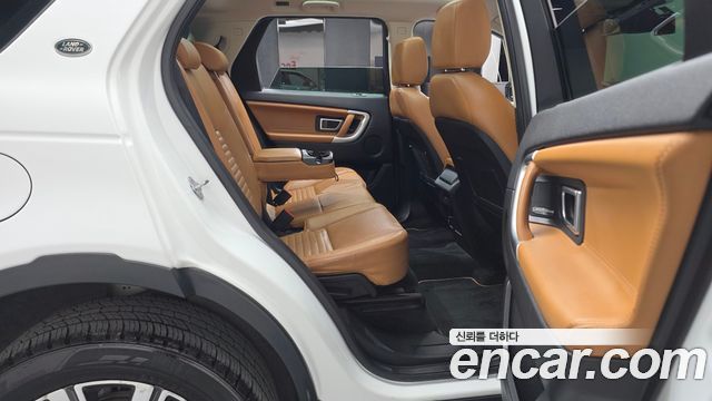 Land Rover Discovery Sport 2.0 TD4 HSE Luxury 2018 — фото 11