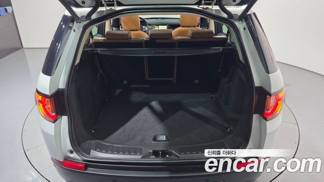 Land Rover Discovery Sport 2.0 TD4 HSE Luxury 2018 — фото 18