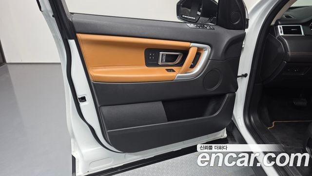 Land Rover Discovery Sport 2.0 TD4 HSE Luxury 2018 — фото 24