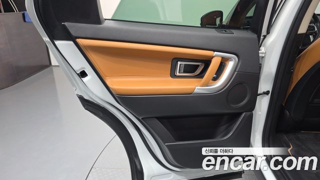 Land Rover Discovery Sport 2.0 TD4 HSE Luxury 2018 — фото 25