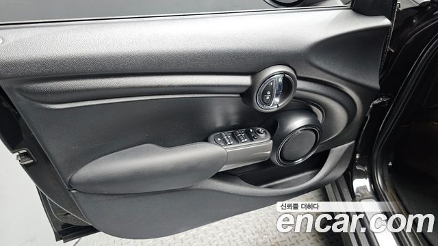 MINI Cooper 5Door Standard 3rd 2021 — фото 24