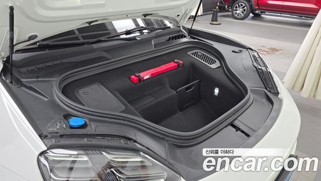 Porsche Macan EV 4S 2025 — фото 6