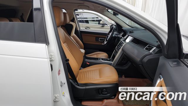 Land Rover Discovery Sport 2.0 TD4 HSE Luxury 2018 — фото 11