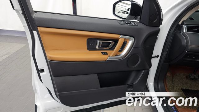 Land Rover Discovery Sport 2.0 TD4 HSE Luxury 2018 — фото 24