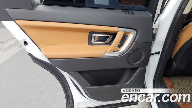 Land Rover Discovery Sport 2.0 TD4 HSE Luxury 2018 — фото 25