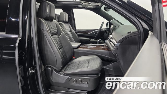 Cadillac Escalade (V) 6.2 Premium Luxury Platinum 2023 — фото 11