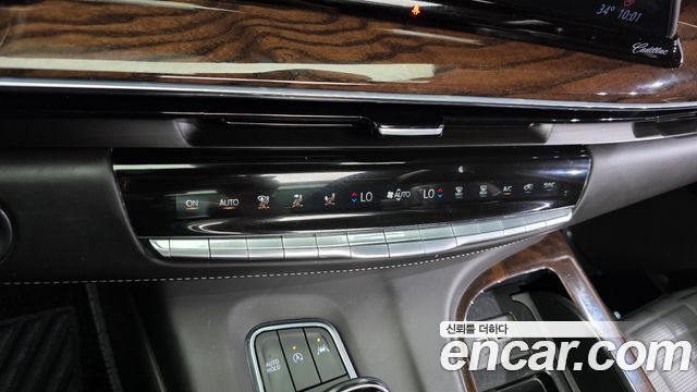 Cadillac Escalade (V) 6.2 Premium Luxury Platinum 2023 — фото 17