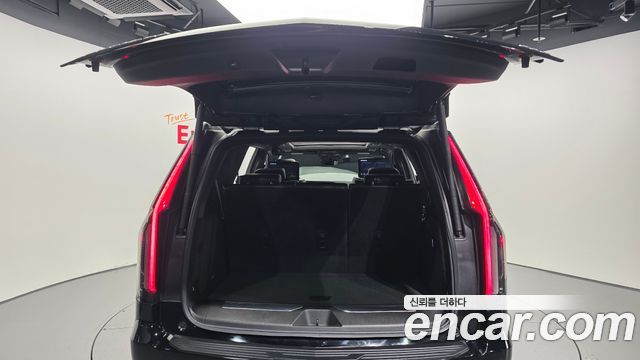 Cadillac Escalade (V) 6.2 Premium Luxury Platinum 2023 — фото 20