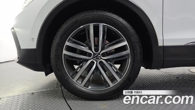 Volkswagen Tiguan (II) 2.0 TDI 4Motion Prestige 2023 — фото 5