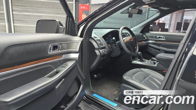 Ford Explorer 2.3 Limited 4WD 5th 2018 — фото 10