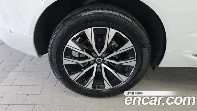 Volvo XC60 (II) B5 Ultimate Bright 2023 — фото 5