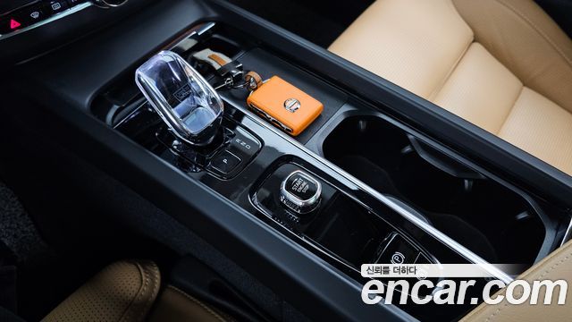 Volvo XC60 (II) B5 Ultimate Bright 2023 — фото 9