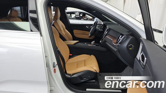 Volvo XC60 (II) B5 Ultimate Bright 2023 — фото 11
