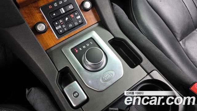 Land Rover Discovery 4 3.0 SDV6 SE 2014 — фото 9