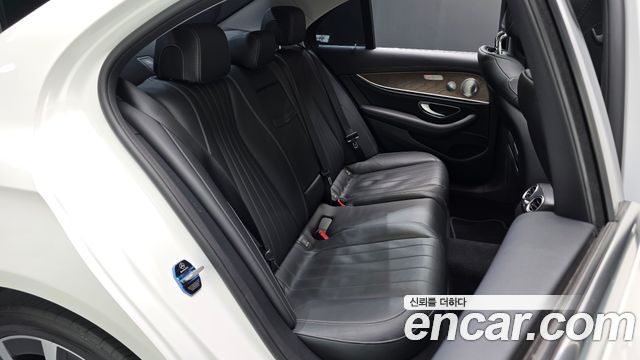 Mercedes-Benz E-Class (W213) E300e Exclusive 2019 — фото 11