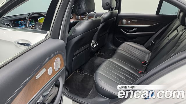 Mercedes-Benz E-Class (W213) E300e Exclusive 2019 — фото 12